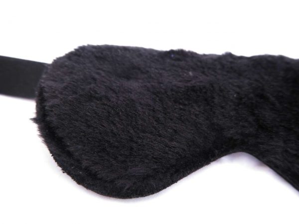 furry-bdsm-blindfold-faux-fur-lining