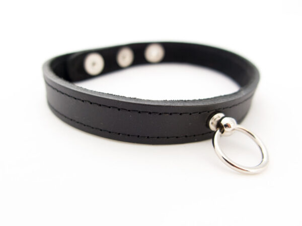 black-leather-collar