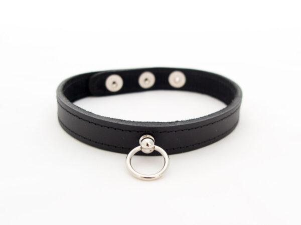 black-leather-collar