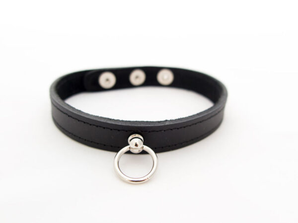 black-leather-collar