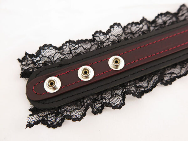 bdsm-collar-with-lace-snaps